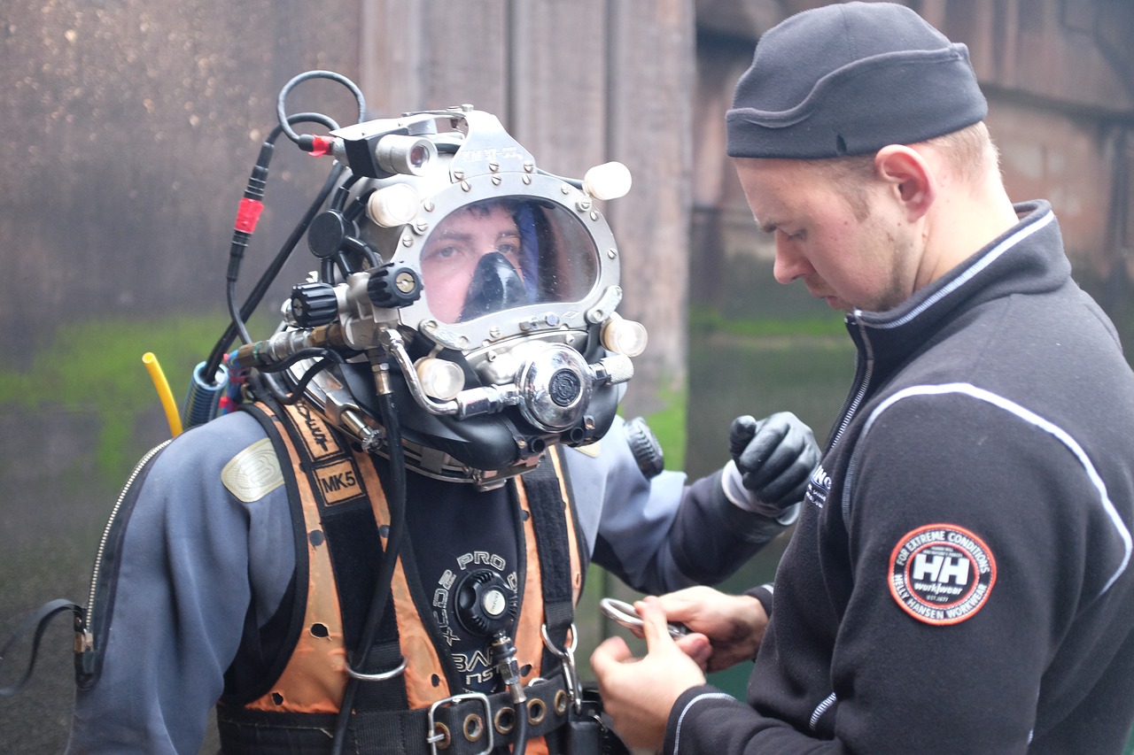 divers helmet dive free photo