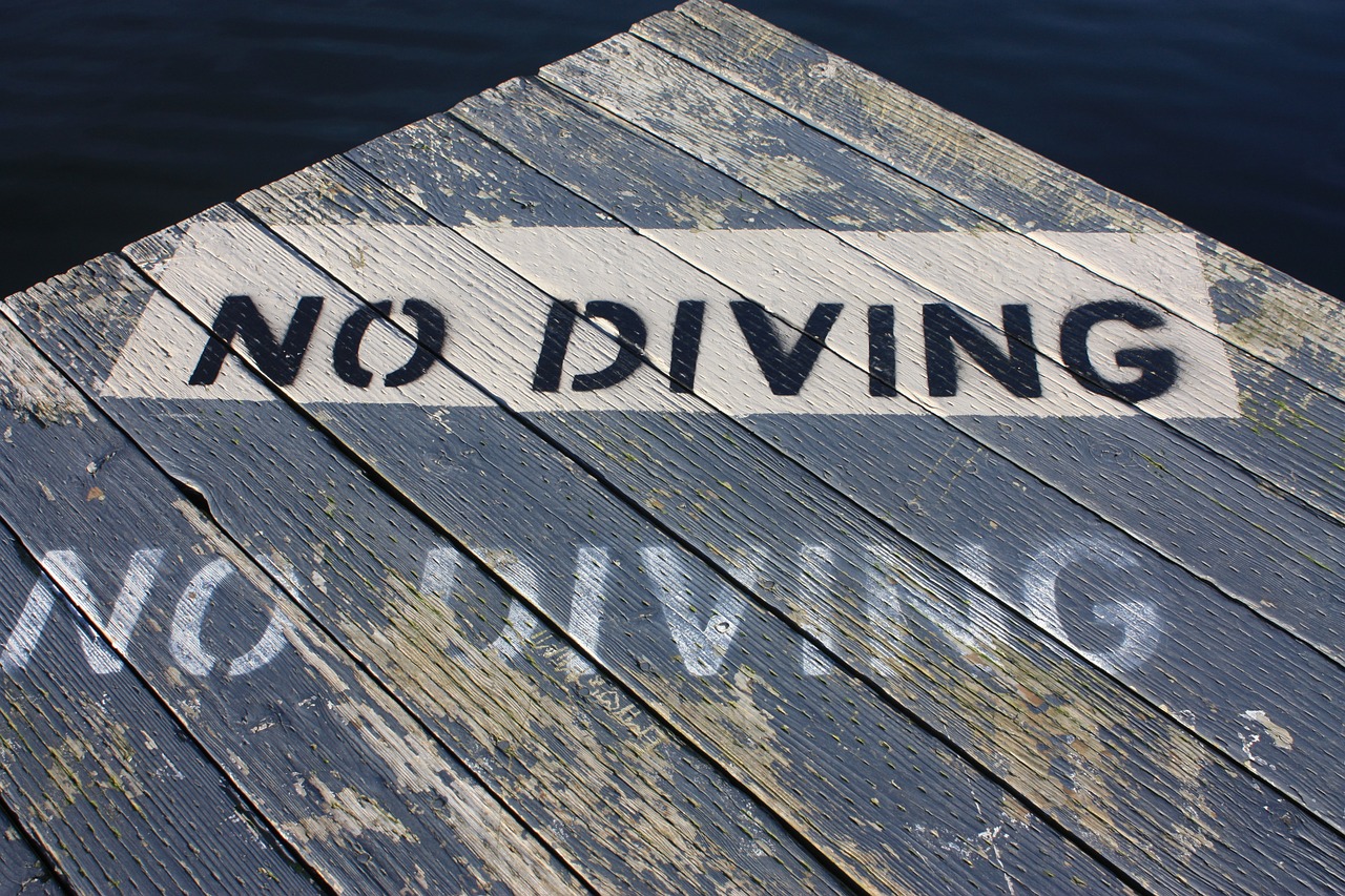 diving dock lake free photo