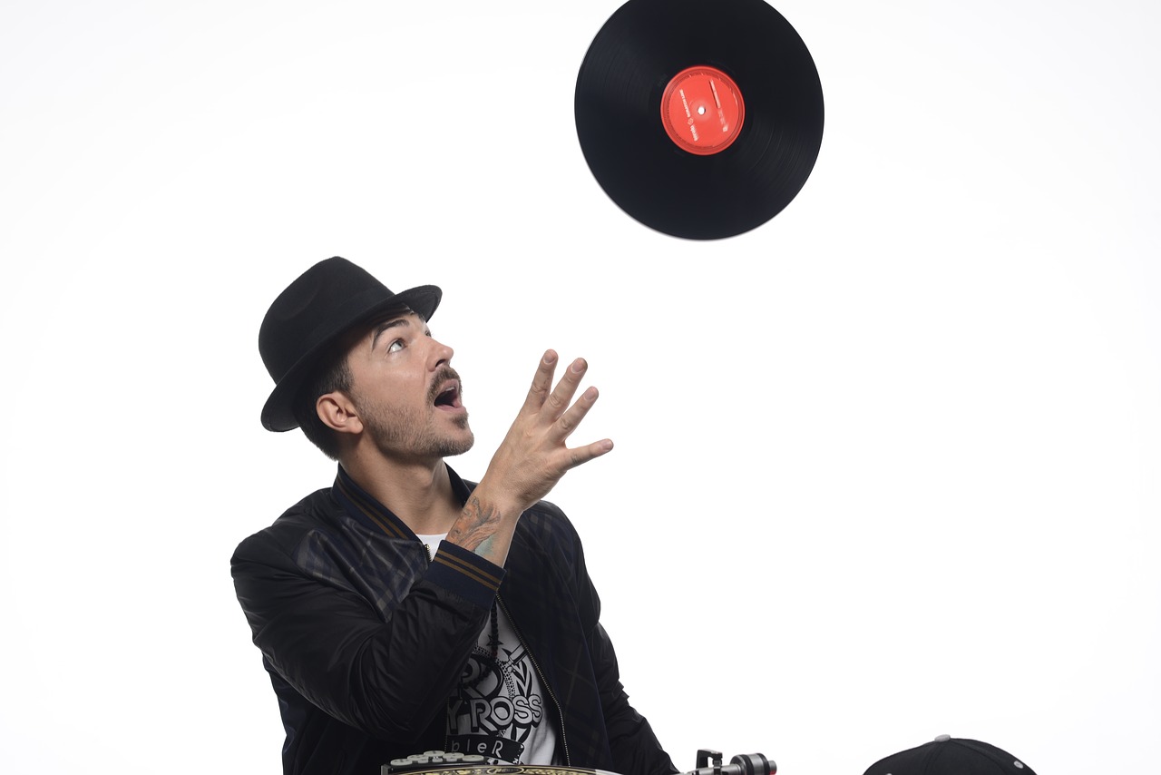 dj turntable scratch free photo