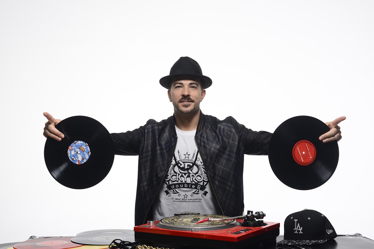 dj turntable scratch free photo