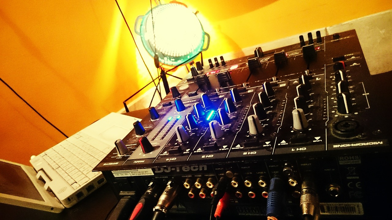 dj mixing electronics free photo