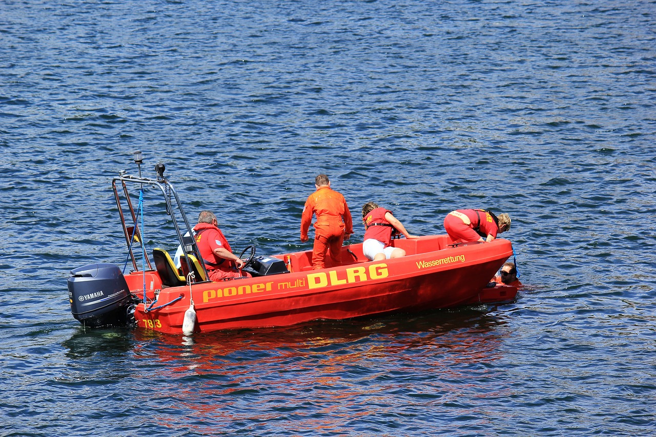 dlrg boot water rescue free photo