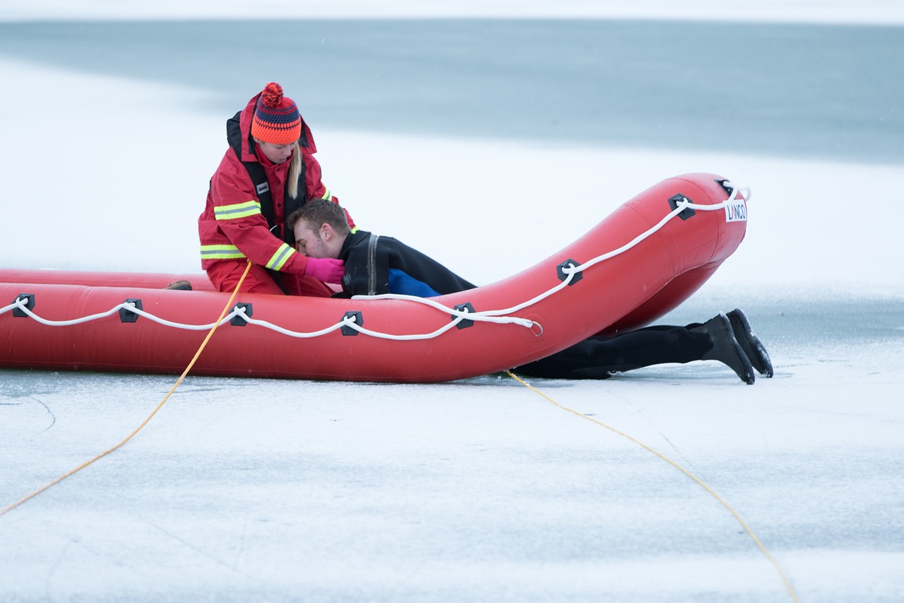 dlrg ice rescue water rescue free photo