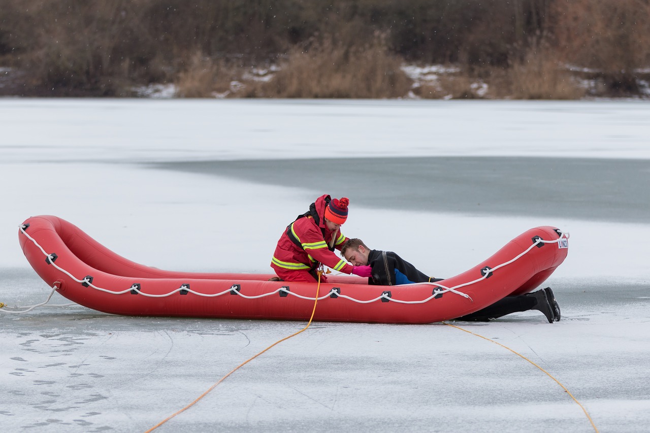 dlrg ice rescue water rescue free photo
