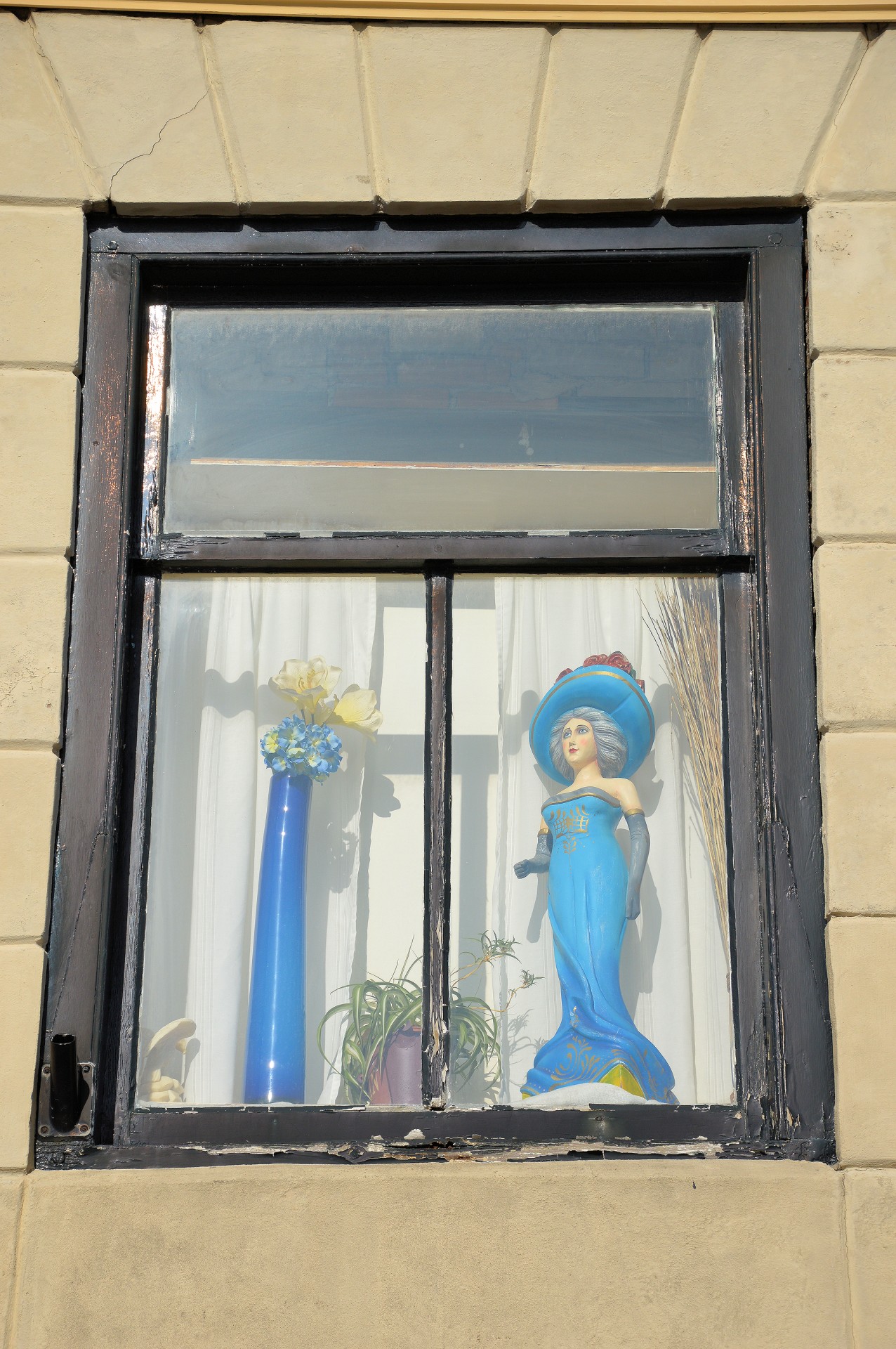 doll window decoration free photo