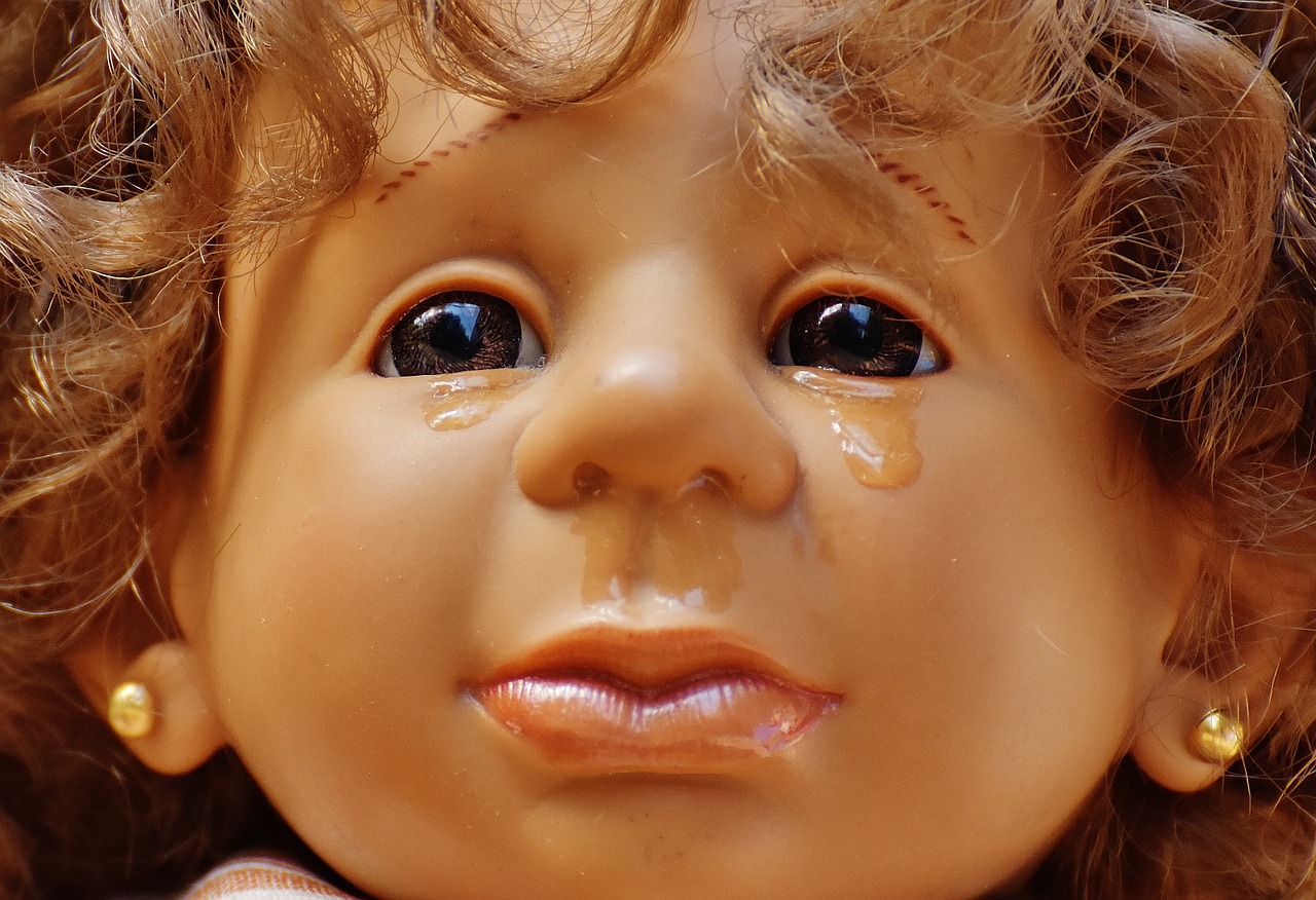 doll girl cry free photo