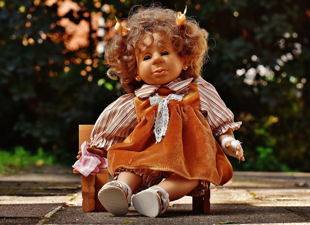 doll girl cry free photo