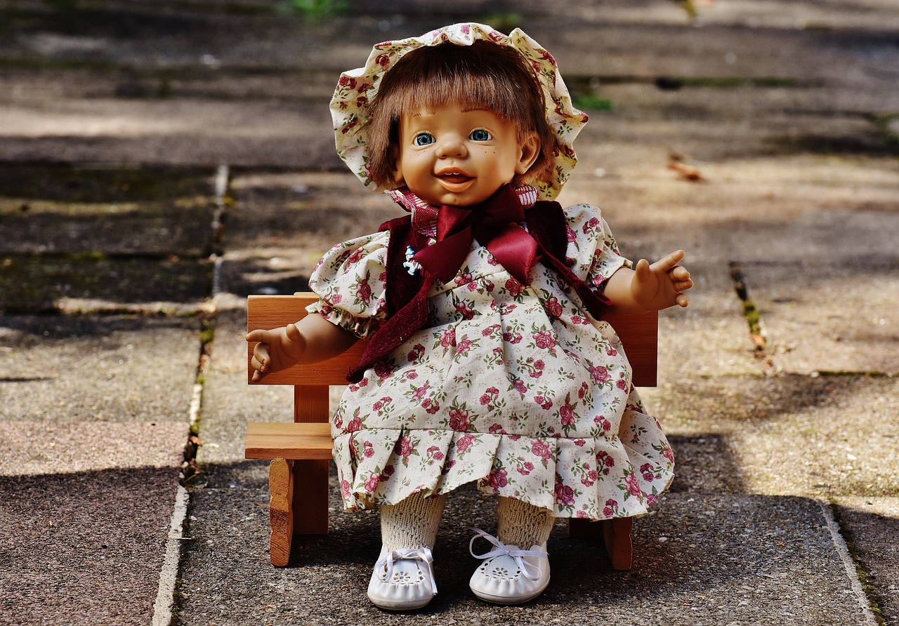 doll girl cry free photo