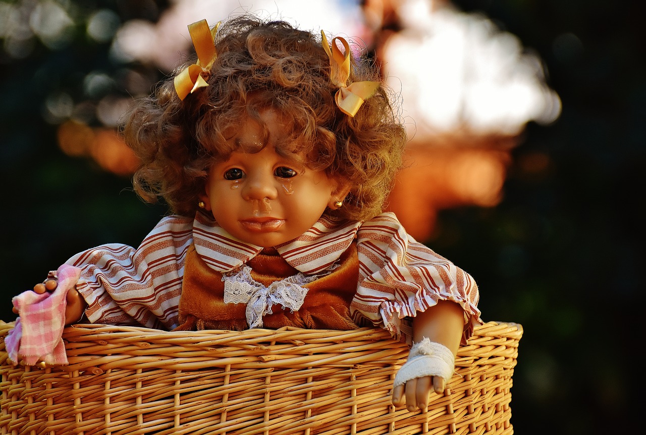 doll girl cry free photo