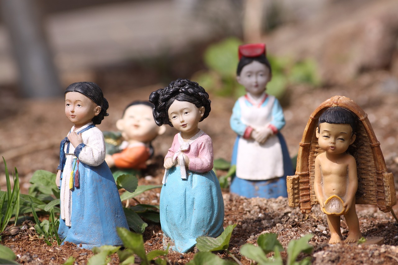 doll  bukchon  traditional culture free photo