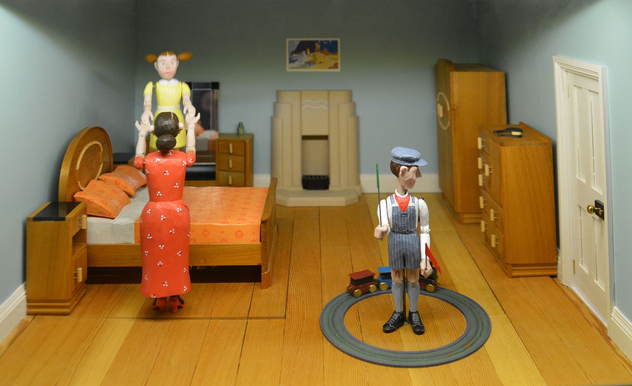 doll's house figurines macro free photo