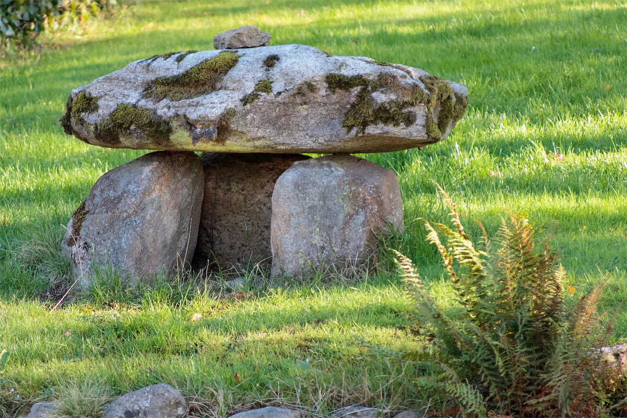 dolmen thorning museum free photo