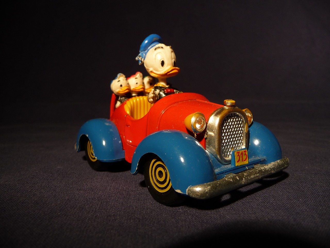 donald duck toys toy car free photo