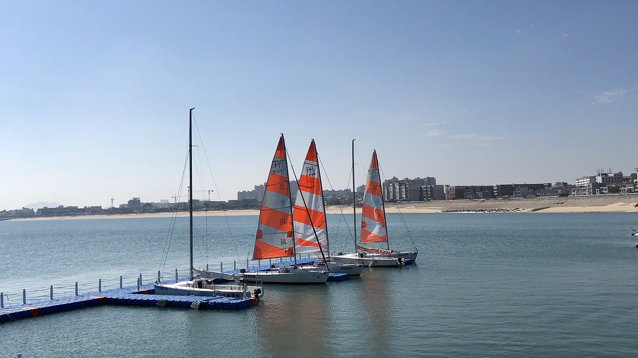 dongshan island  sailboat  windsurfing free photo