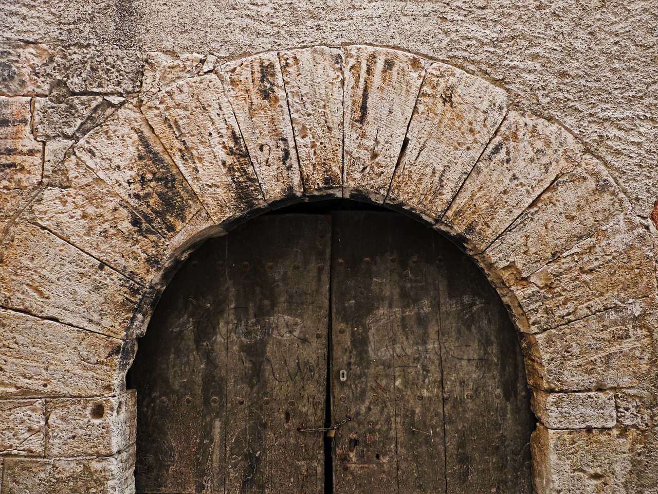door stone arch arch free photo
