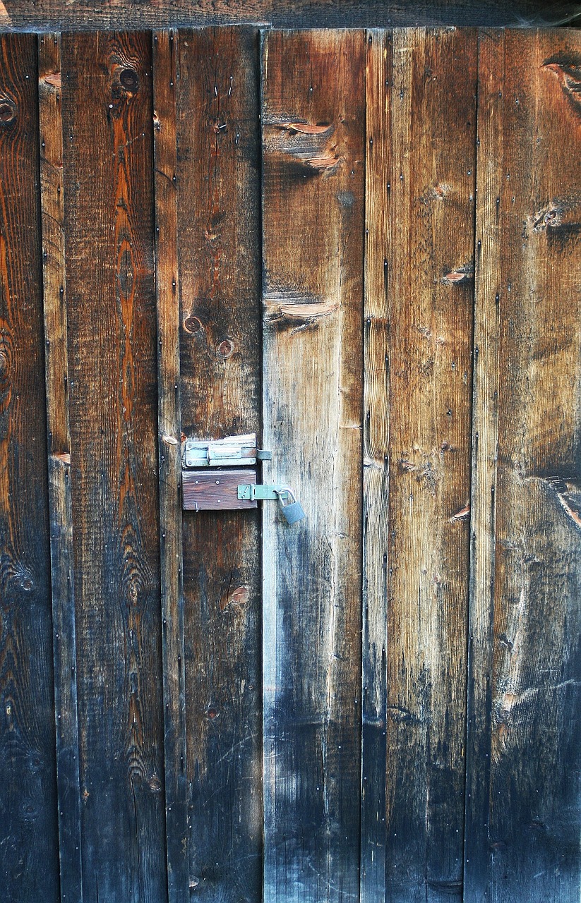 door barn rusty free photo