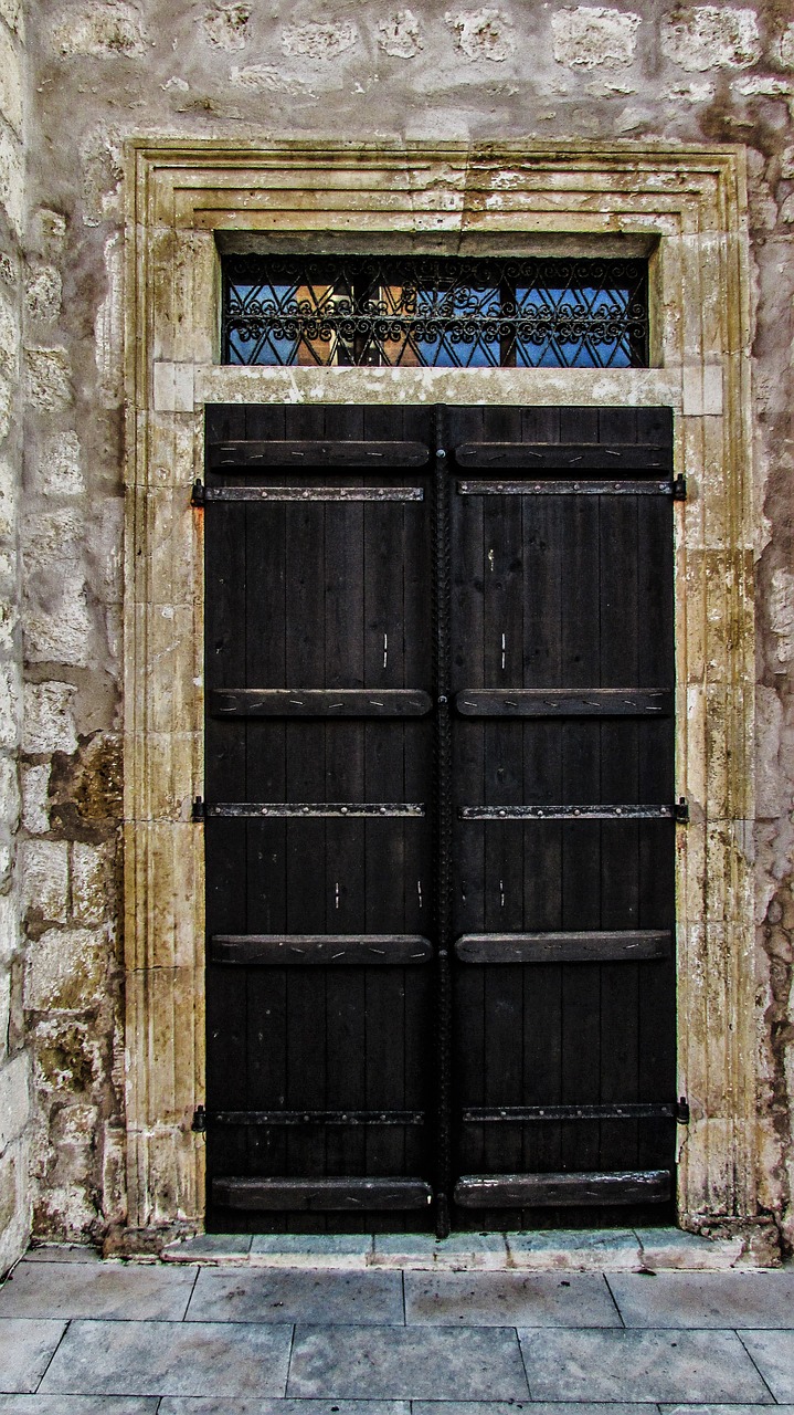 door old aged free photo