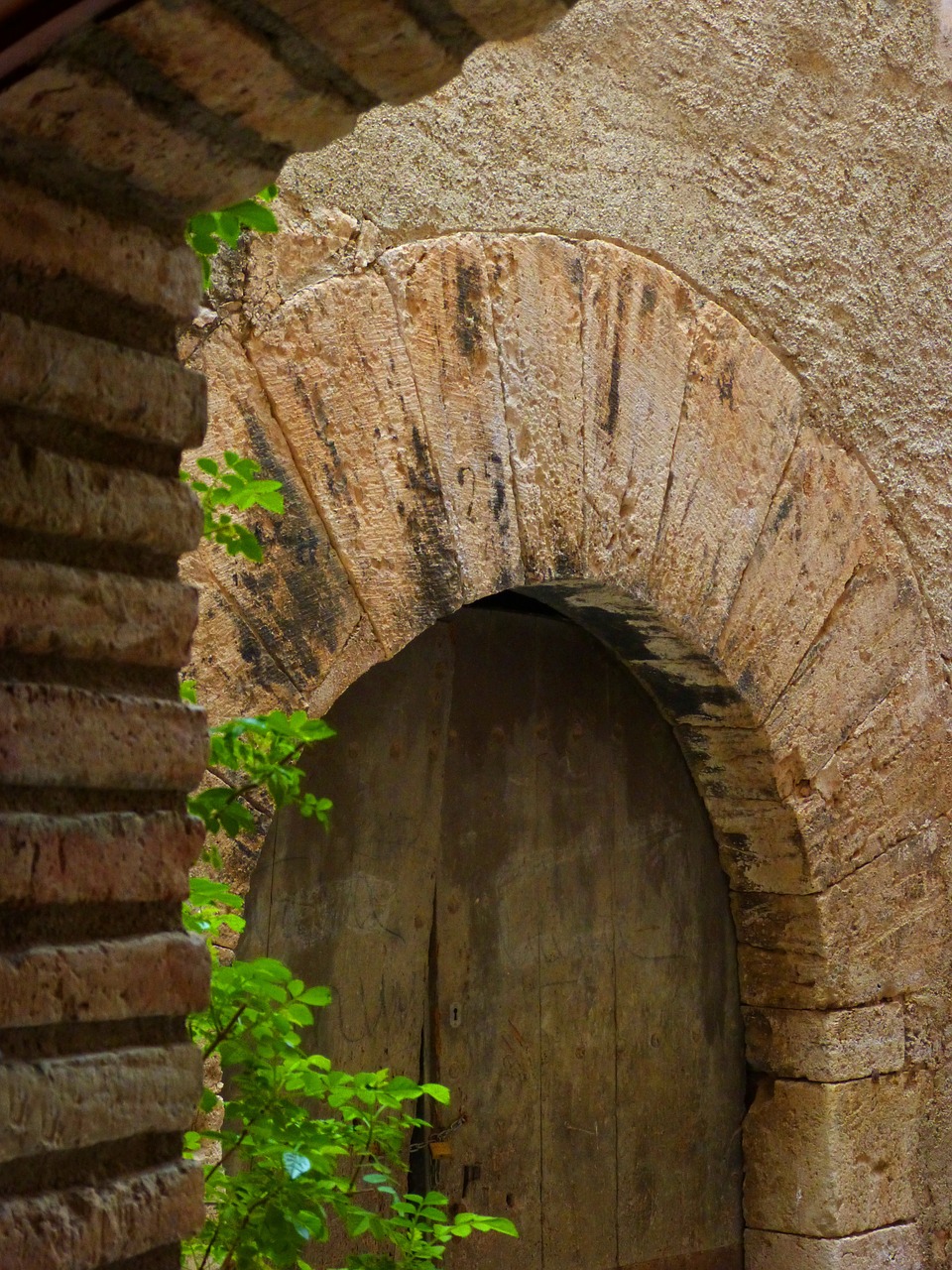 door arch medieval free photo