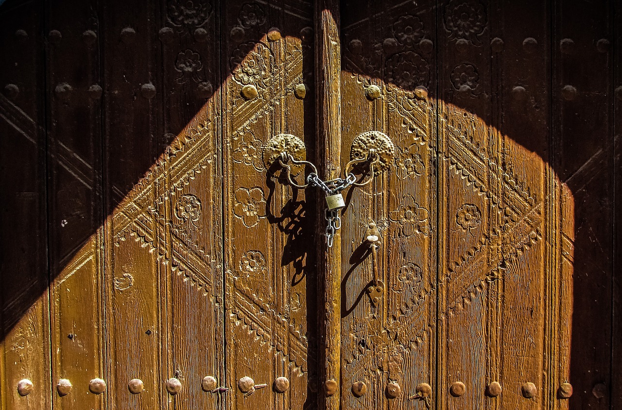 door wooden house free photo