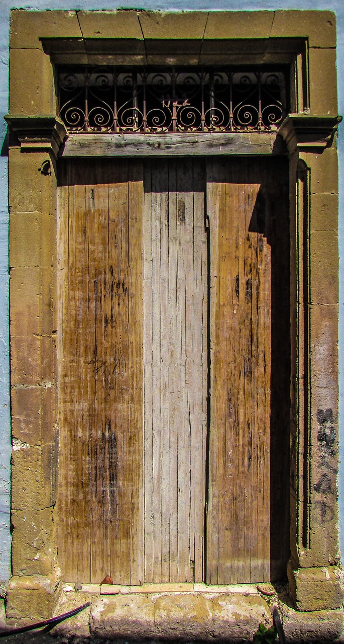 door old traditional free photo