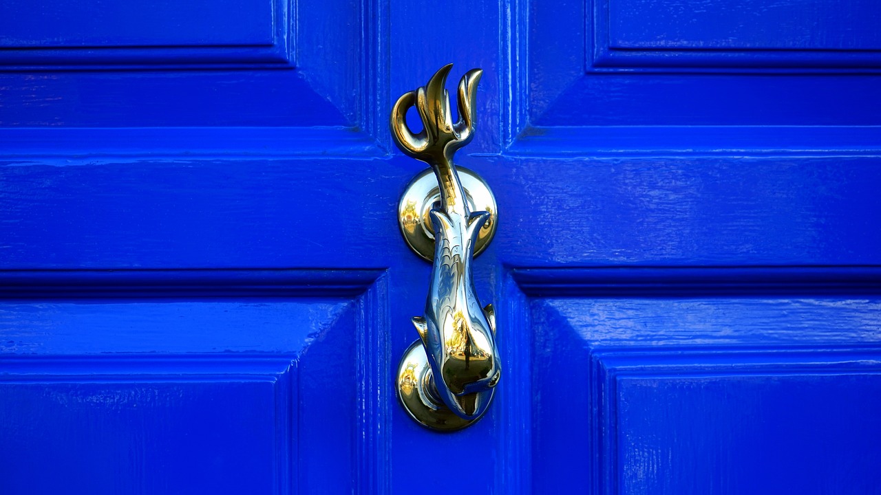 door knocker wooden free photo