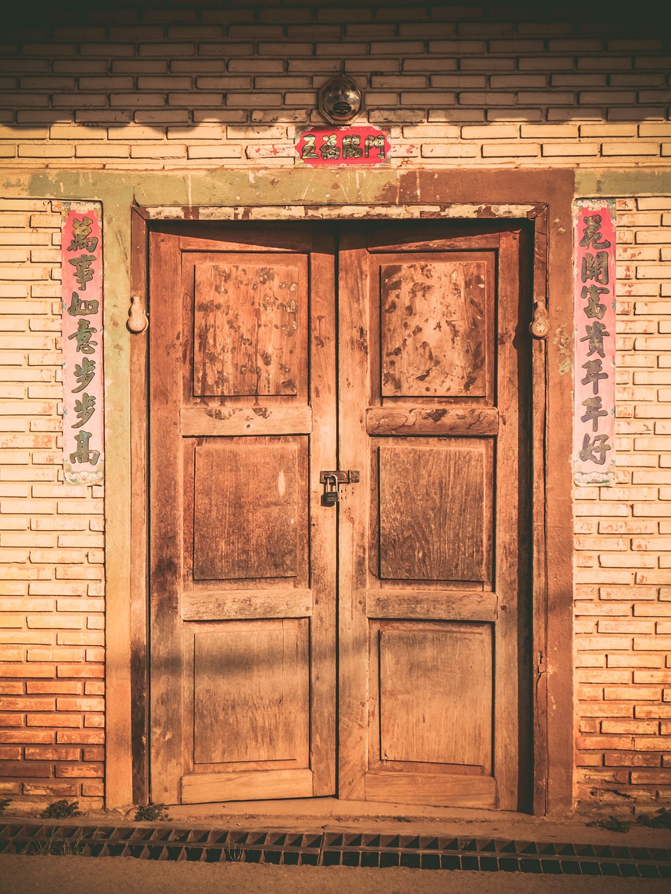 door wood old house free photo