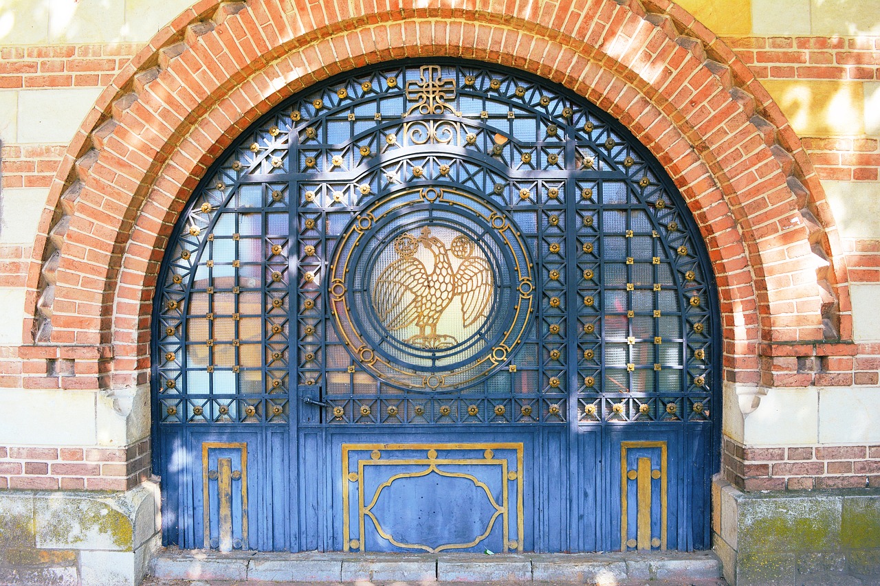 door gate targoviste free photo