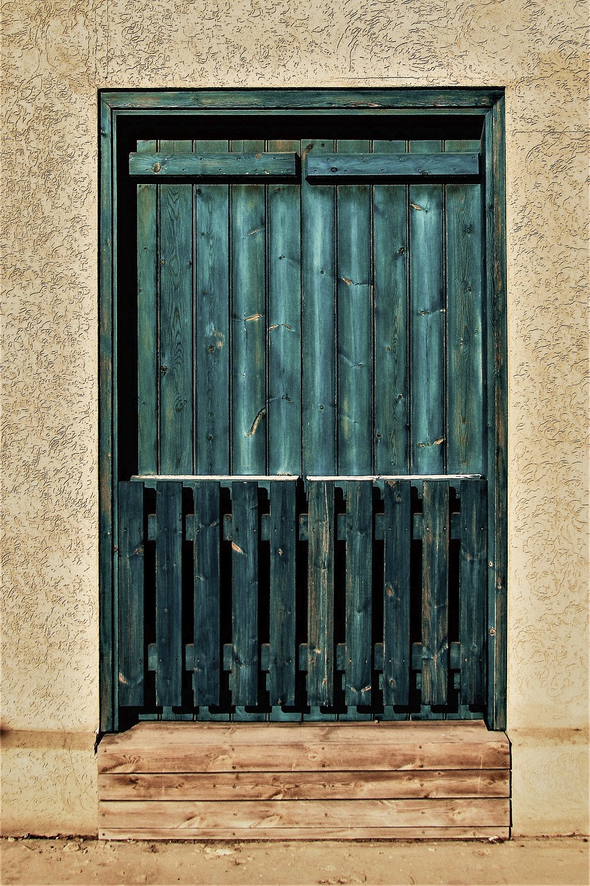 door traditional wooden free photo