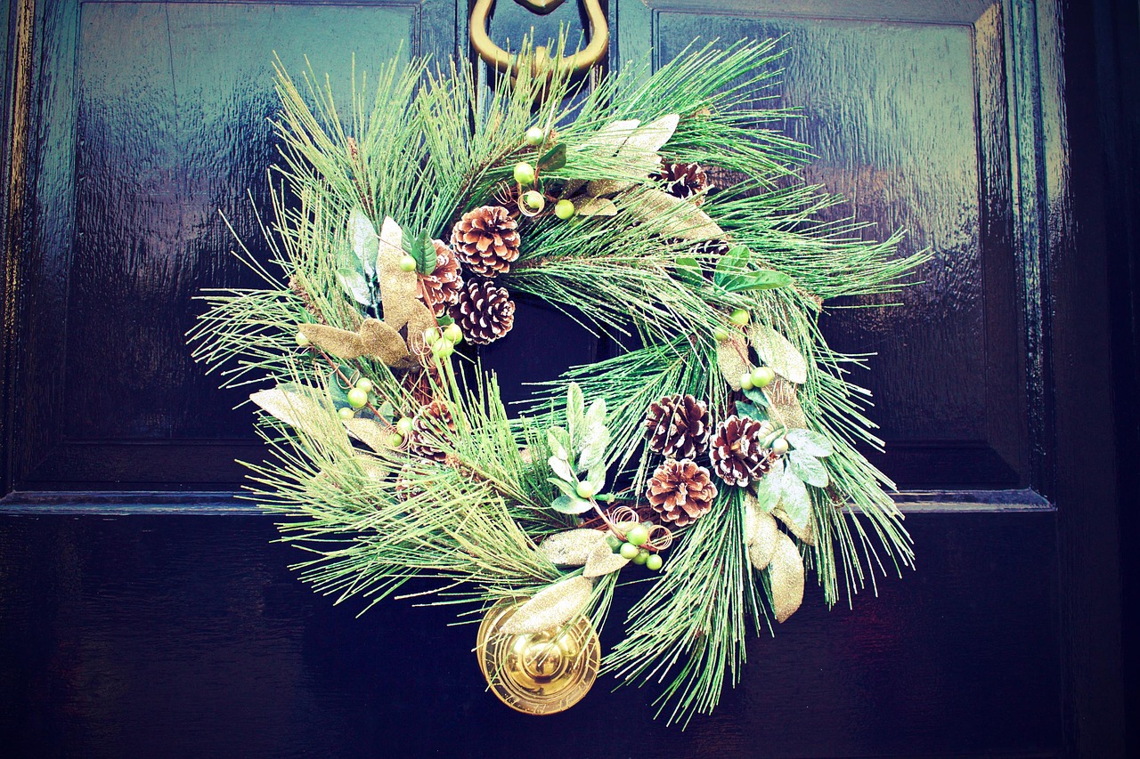 door wreath black free photo