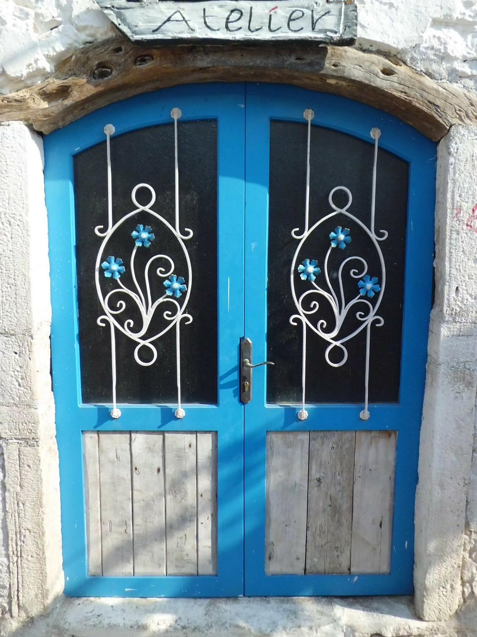door blue atelier free photo