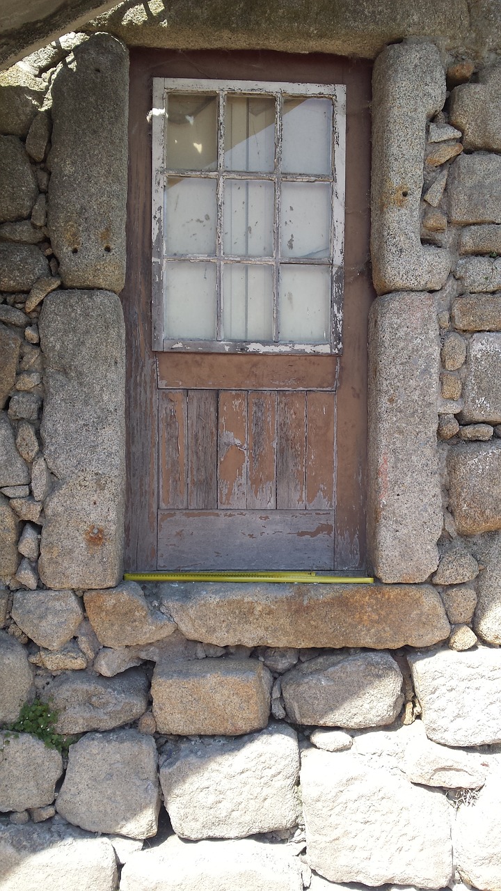 door stones old stones free photo