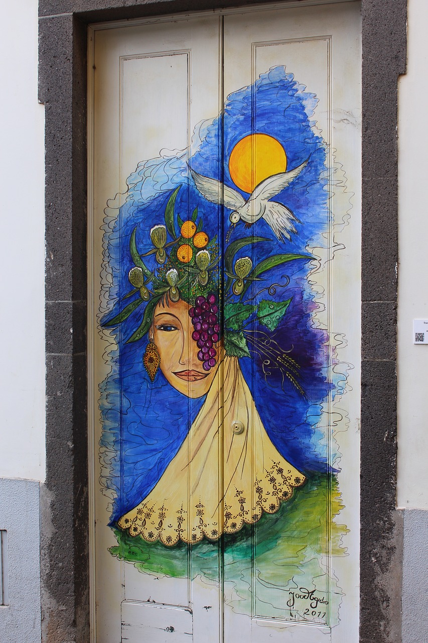 door madeira woman free photo