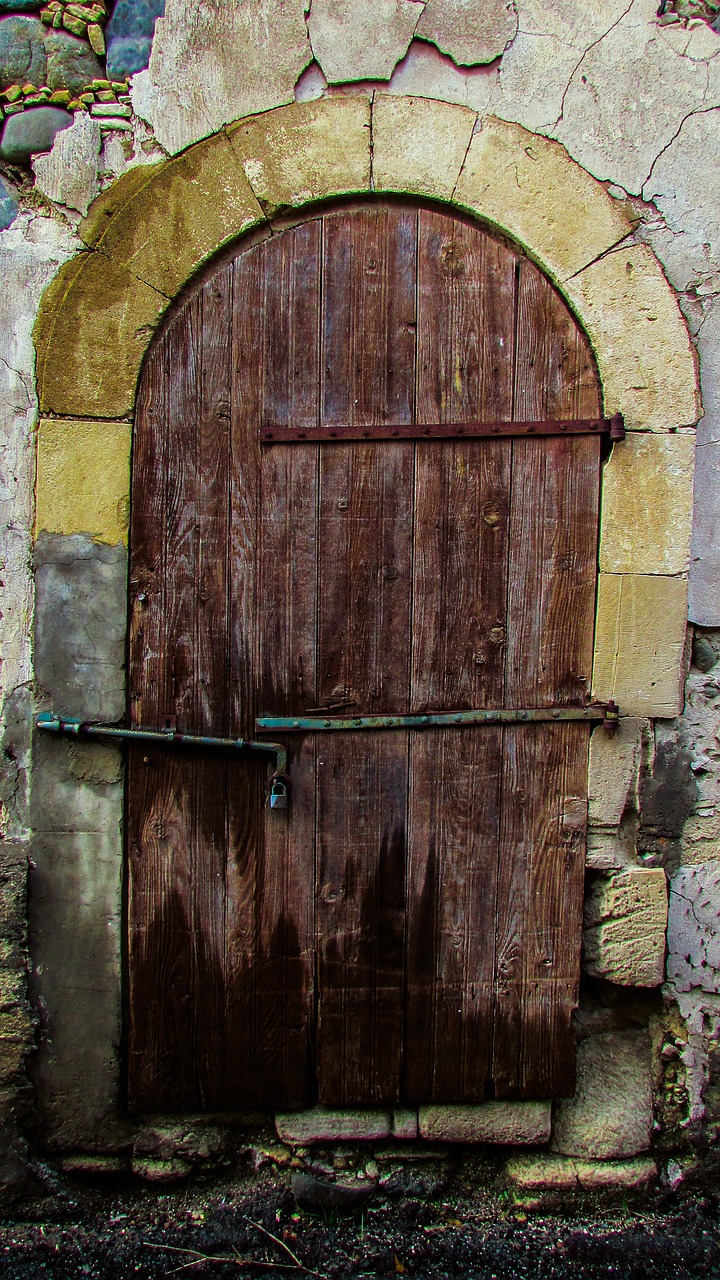 door old aged free photo