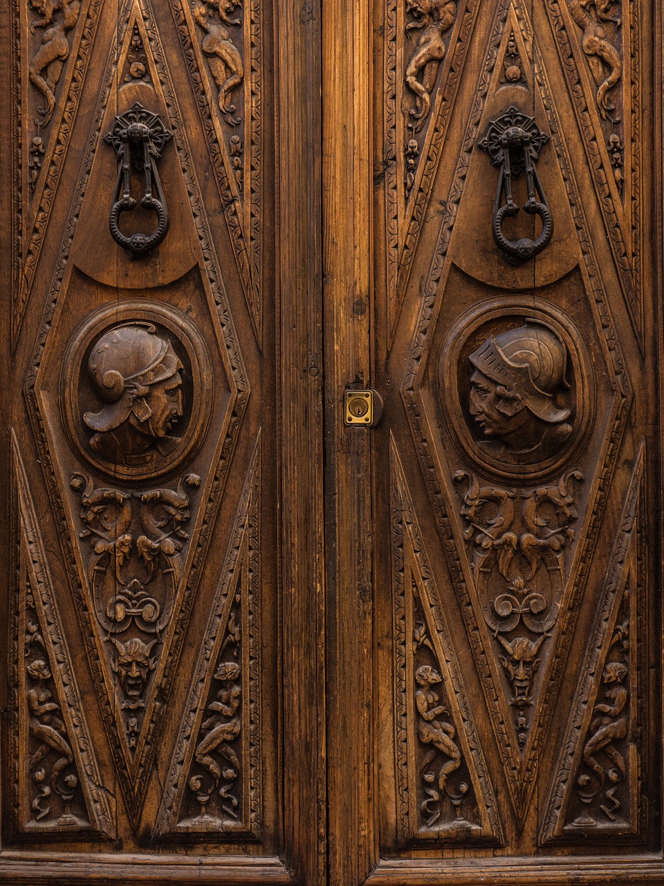 door wood facade free photo