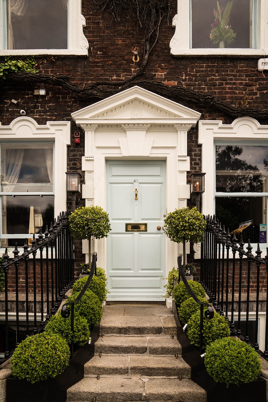 door hotel building free photo