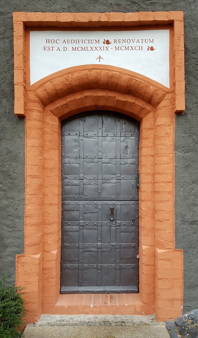 door historically inscription free photo
