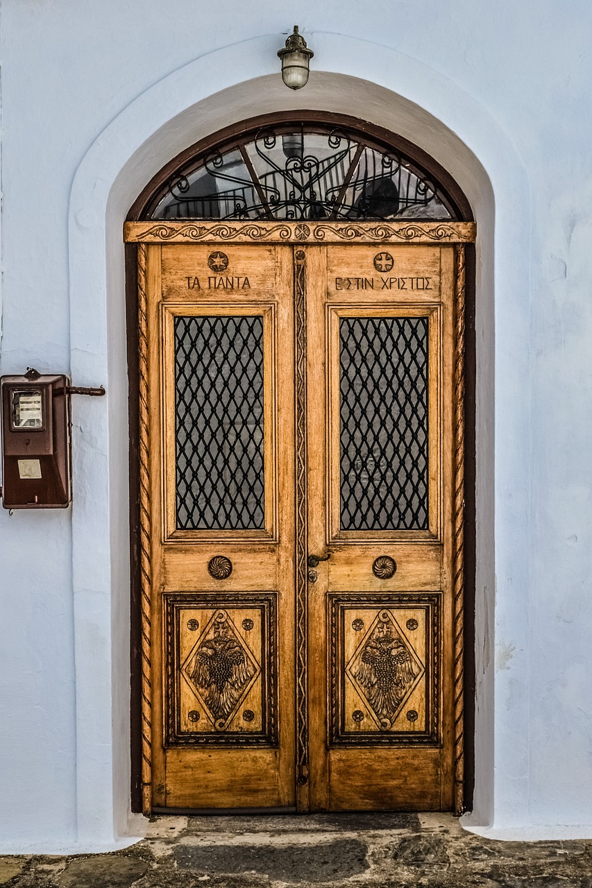 door wooden church free photo