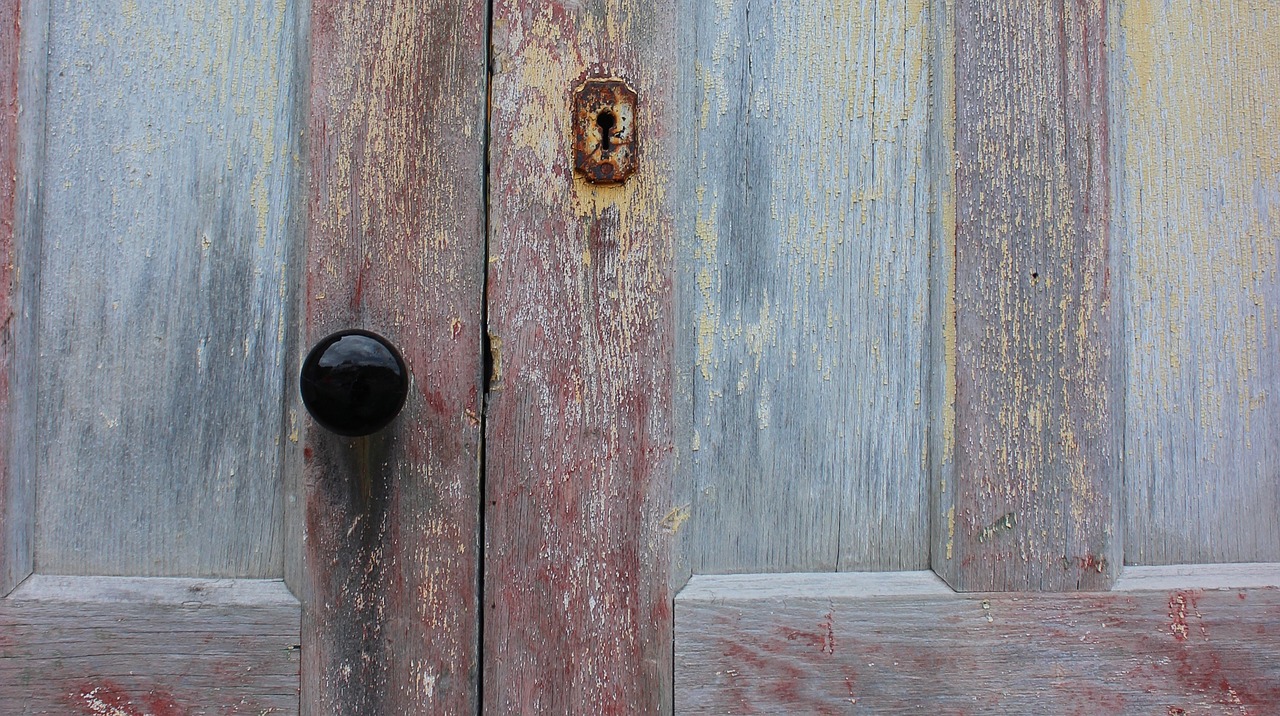 door wood faded free photo