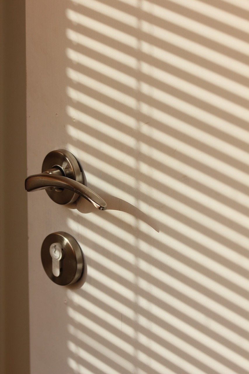 door handle shadow free photo