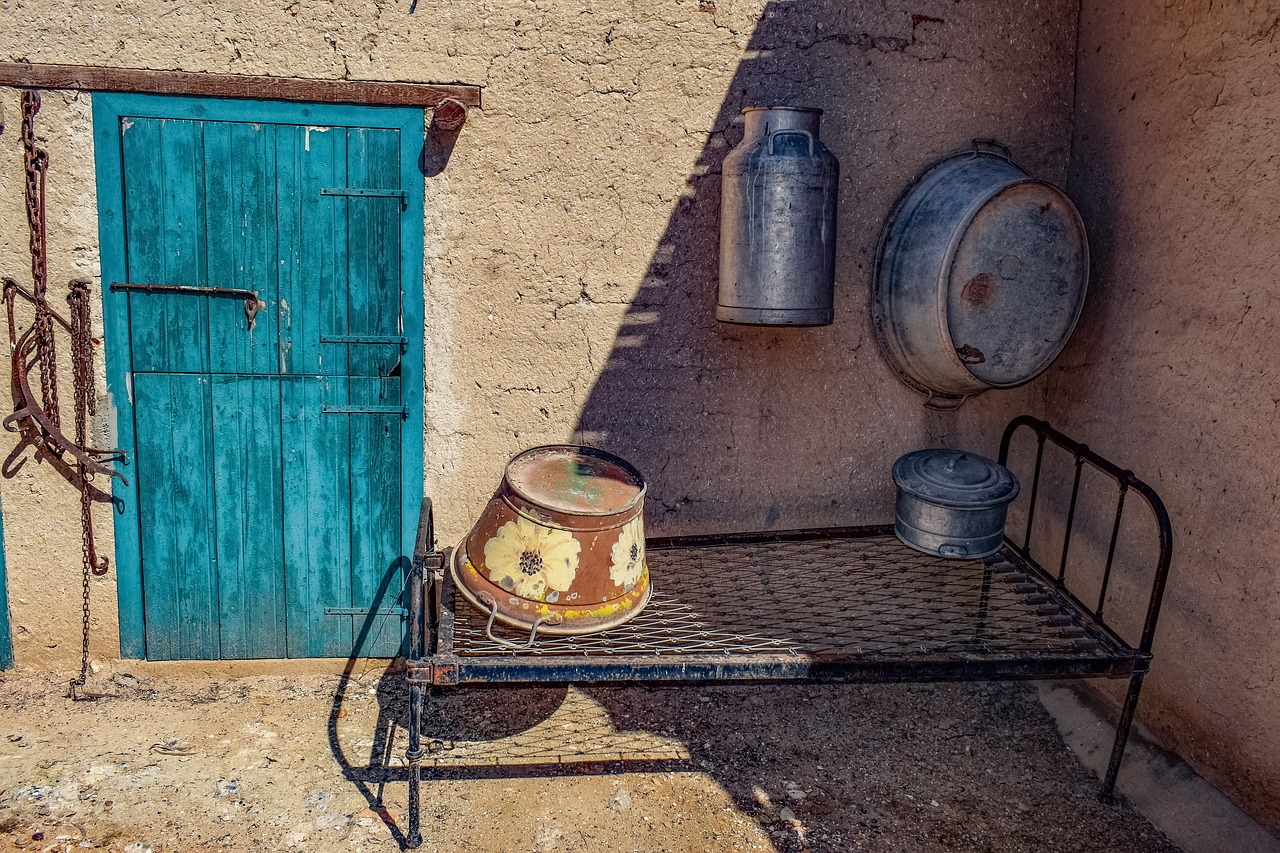 door storehouse wooden free photo