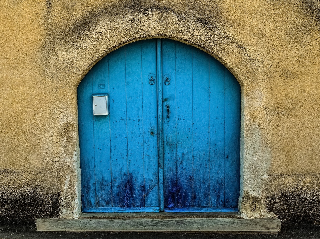 door  wooden  blue free photo