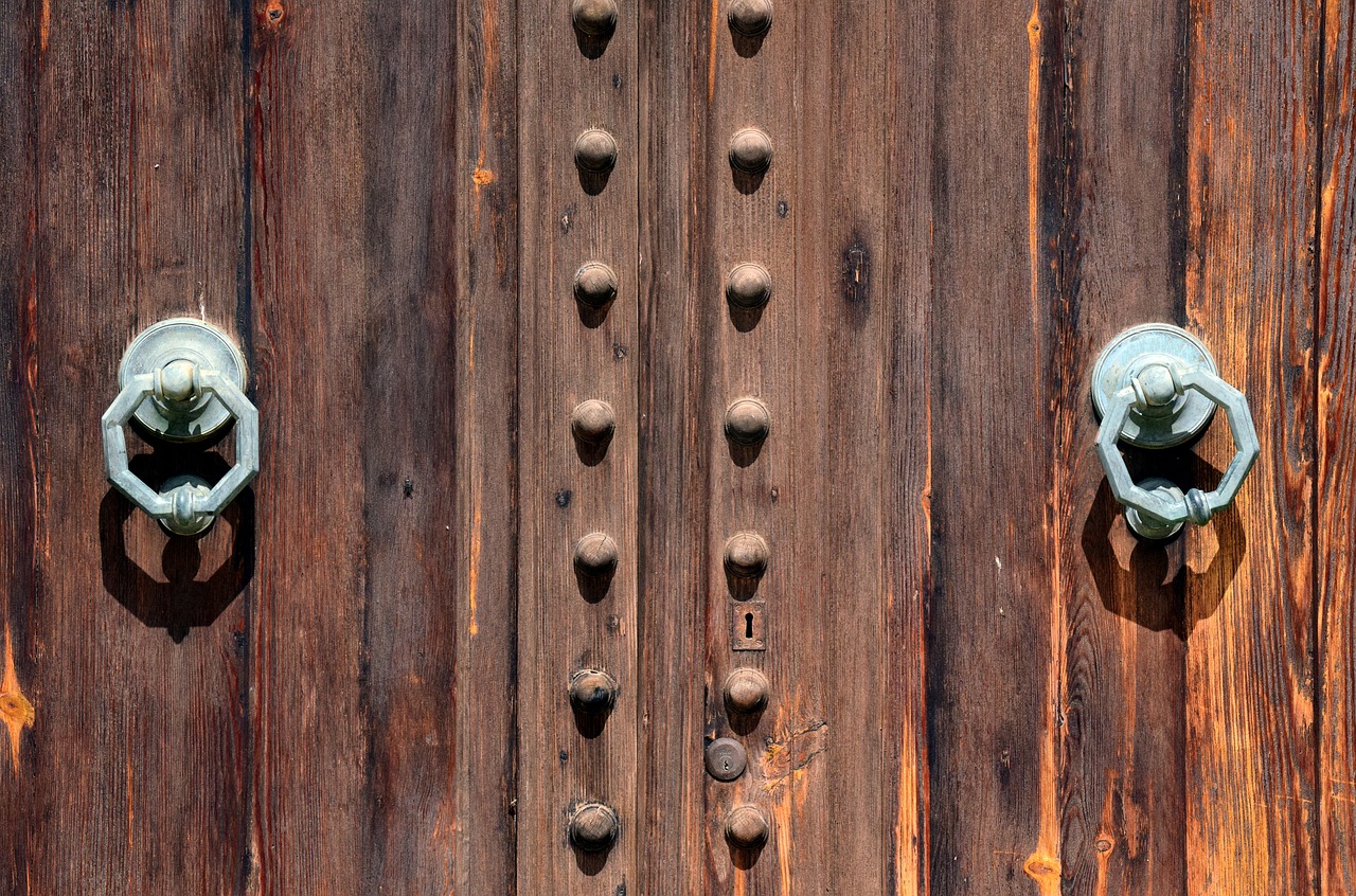 Door up. Серебро древесное дверь. Wood Doors и ручка. Old Wooden Handle. Door close up.