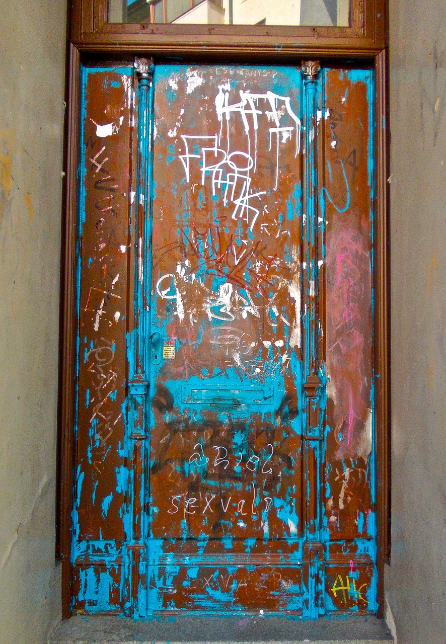 door graffiti blue free photo