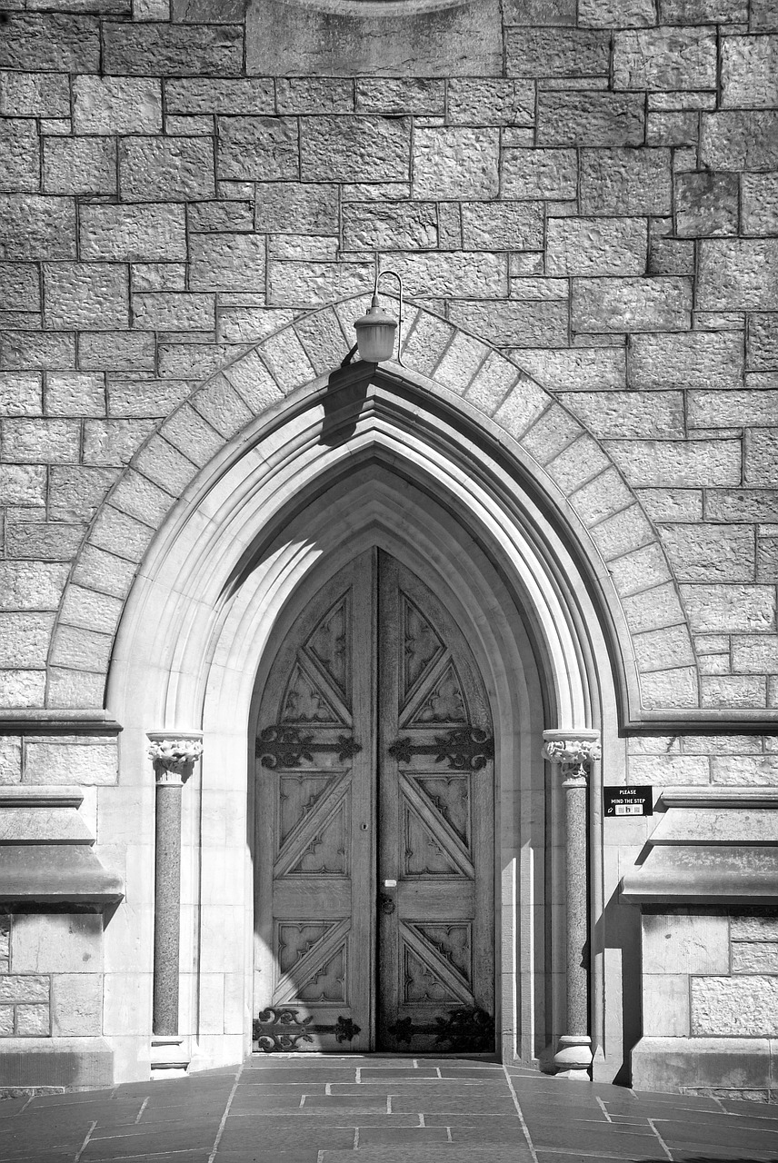 door cathedral architecture free photo