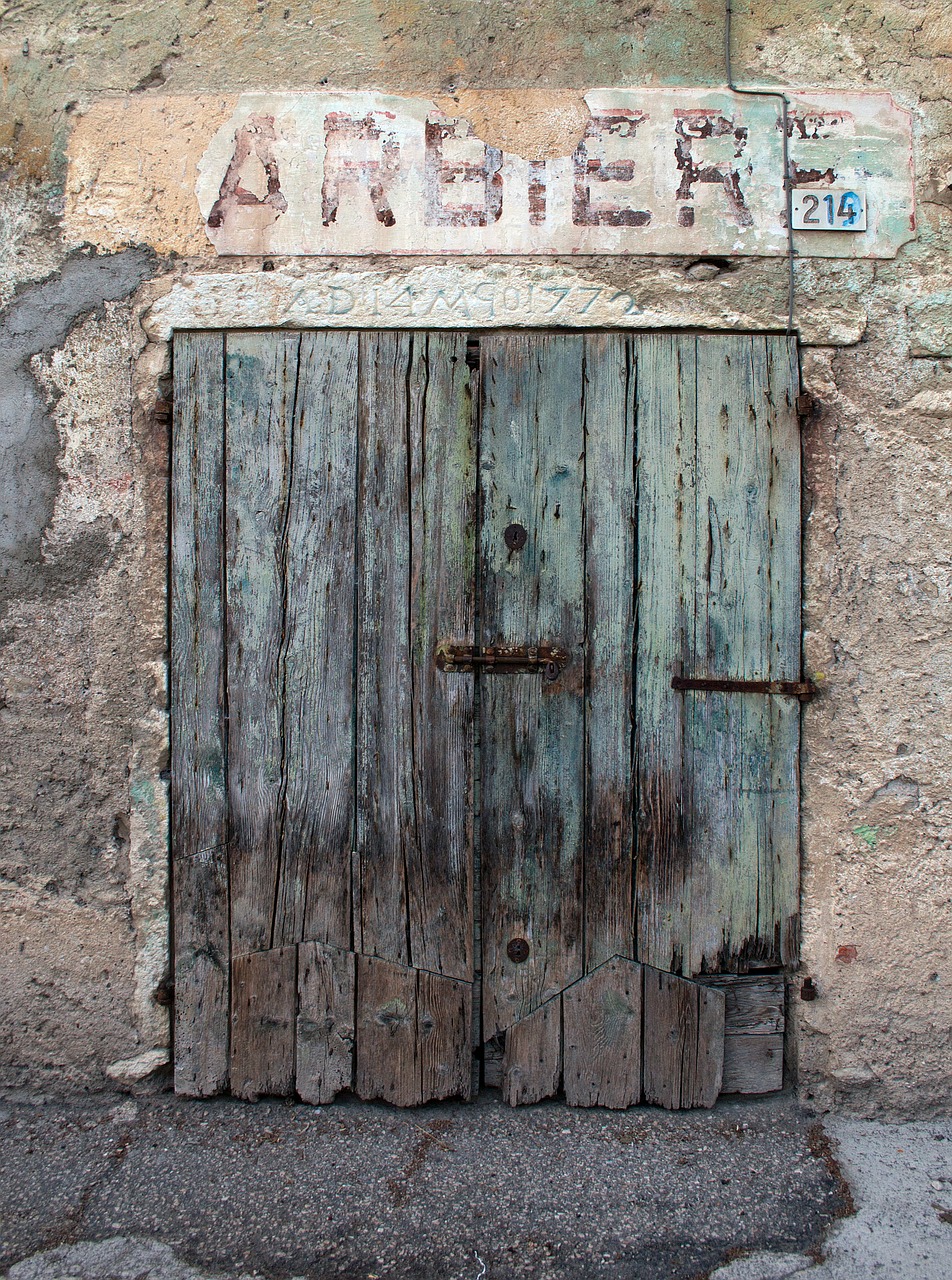 door old barber shop free photo