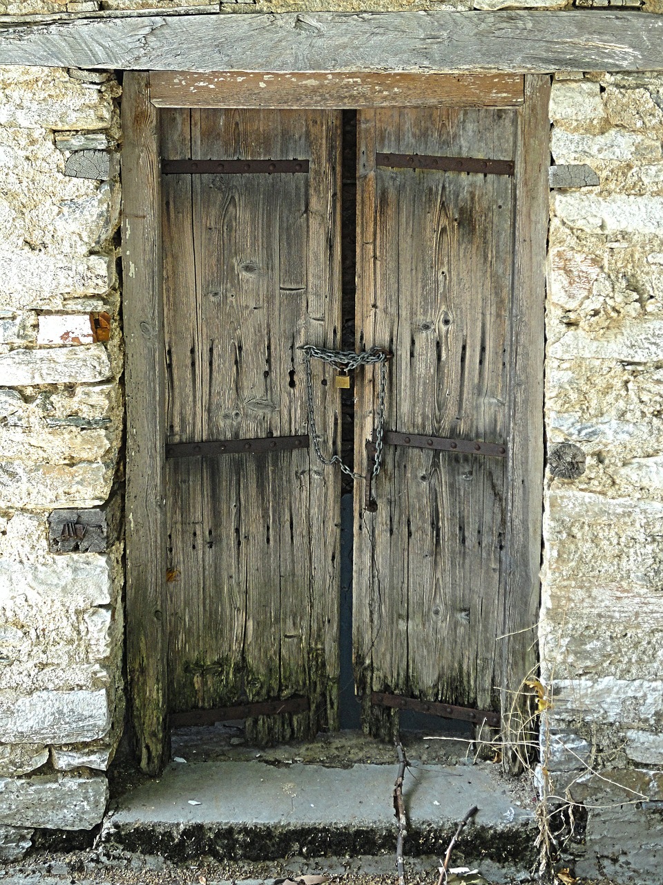 door old village free photo