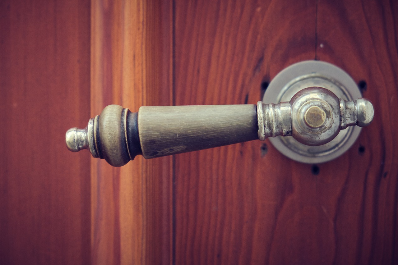 door  handle  input free photo