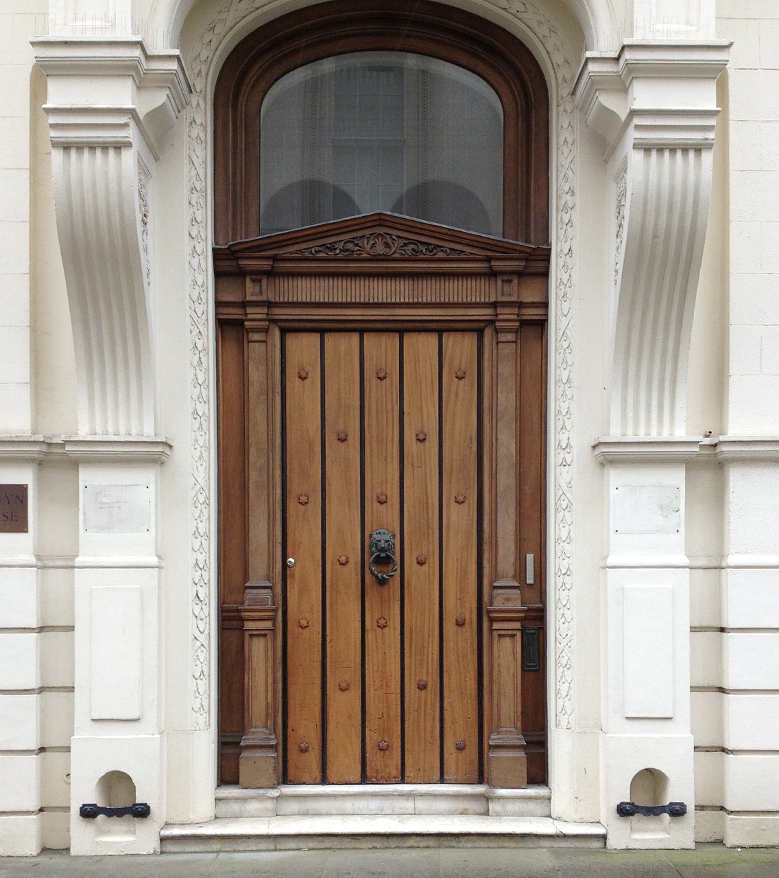 door wooden knocker free photo