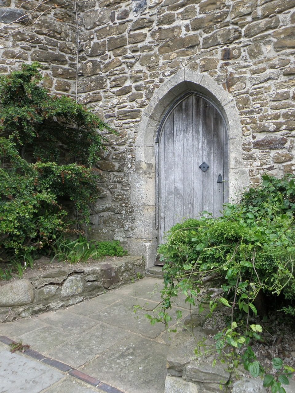 door historical bushes free photo