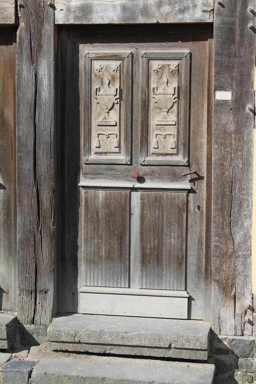 door wooden door old free photo